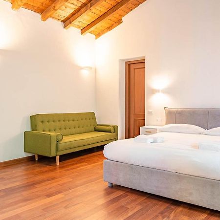 Appartamento Le Guglie In Piazza Castello - Centro Storico Milánó Kültér fotó