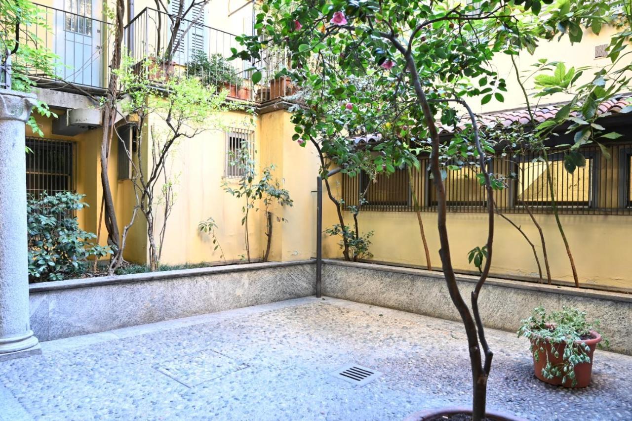 Appartamento Le Guglie In Piazza Castello - Centro Storico Milánó Kültér fotó