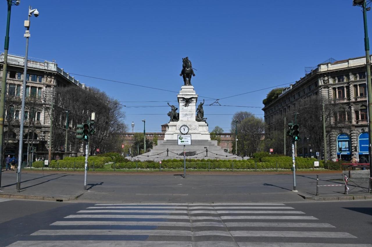 Appartamento Le Guglie In Piazza Castello - Centro Storico Milánó Kültér fotó
