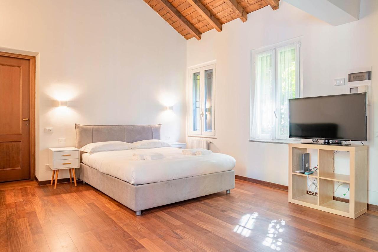 Appartamento Le Guglie In Piazza Castello - Centro Storico Milánó Kültér fotó